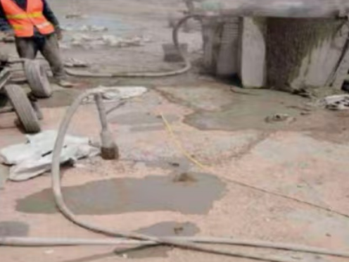 开阳水泥混凝土路面板底注浆技术 路面脱空注浆整治方案