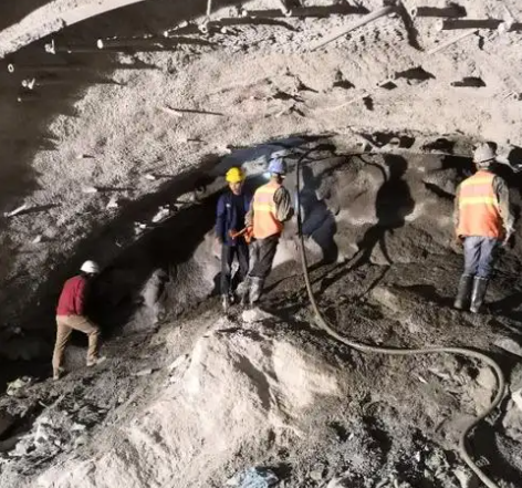 开阳拱顶带模注浆料的施工流程及注意事项